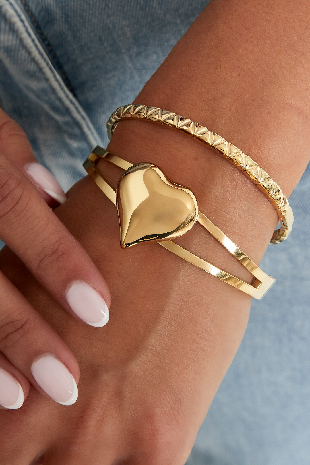 Elegant Hollowed-Out Stainless Steel Bangle - All Fit